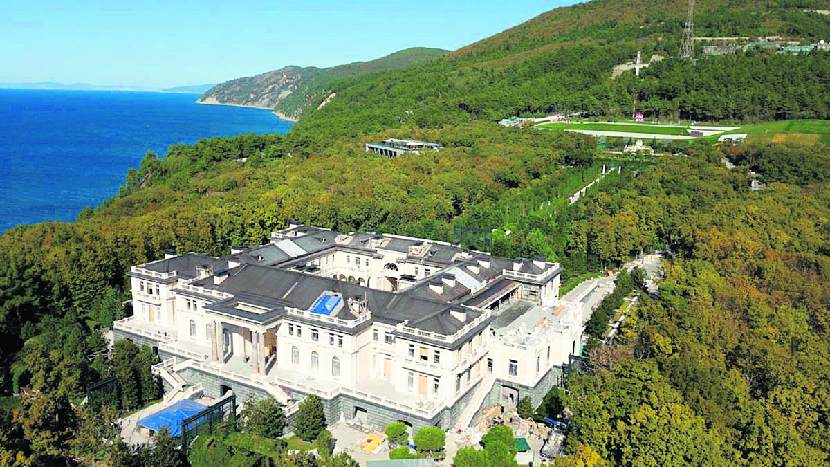 Karadeniz kıyısındaki Gelencik’teki saray<br />40 Monako Prensliği büyüklüğünde