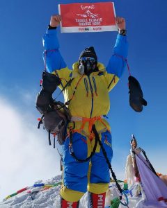Hakan Bulgurlu aynı zamanda iklim aktivisti. 2019'da iklim krizine dikkat çekmek için Everest'e tırmandı