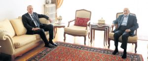 Cumhurbaşkanı Erdoğan, Saadet Partisi Yüksek İstişare Kurulu Başkanı Oğuzhan Asiltürk’ü 7 Ocak’ta Ankara Bahçeli- evler’deki evinde ziyaret etti. Sadece Anadolu Ajansı’nın tek kare fotoğraf servis ettiği görüşmeyle ilgili açıklama yapılmadı.