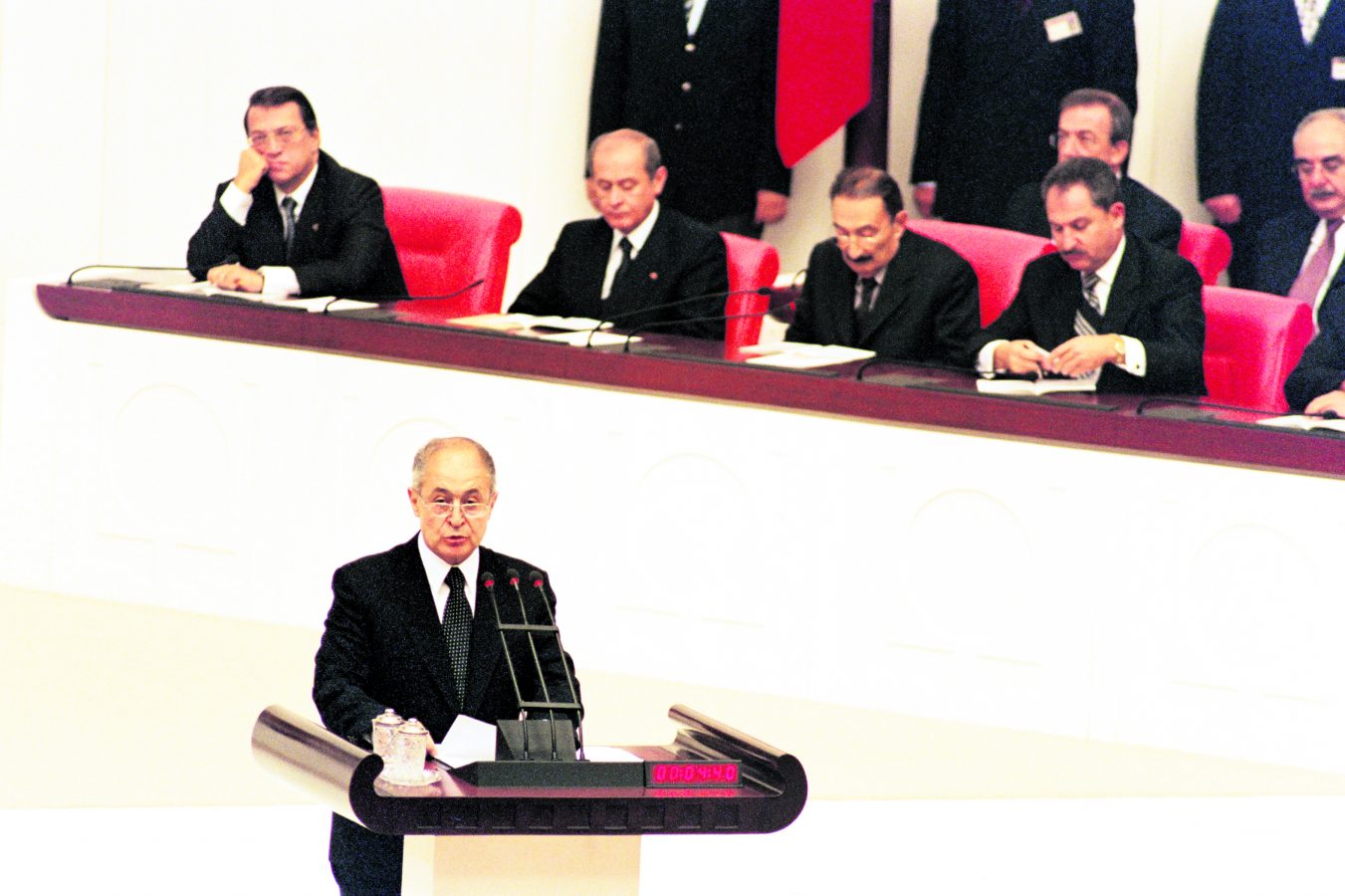Ahmet Necdet Sezer’in de aktörlerinden olduğu 2001’deki Anayasa krizi, ekonomiye milyarlarca liralık fatura çıkardı