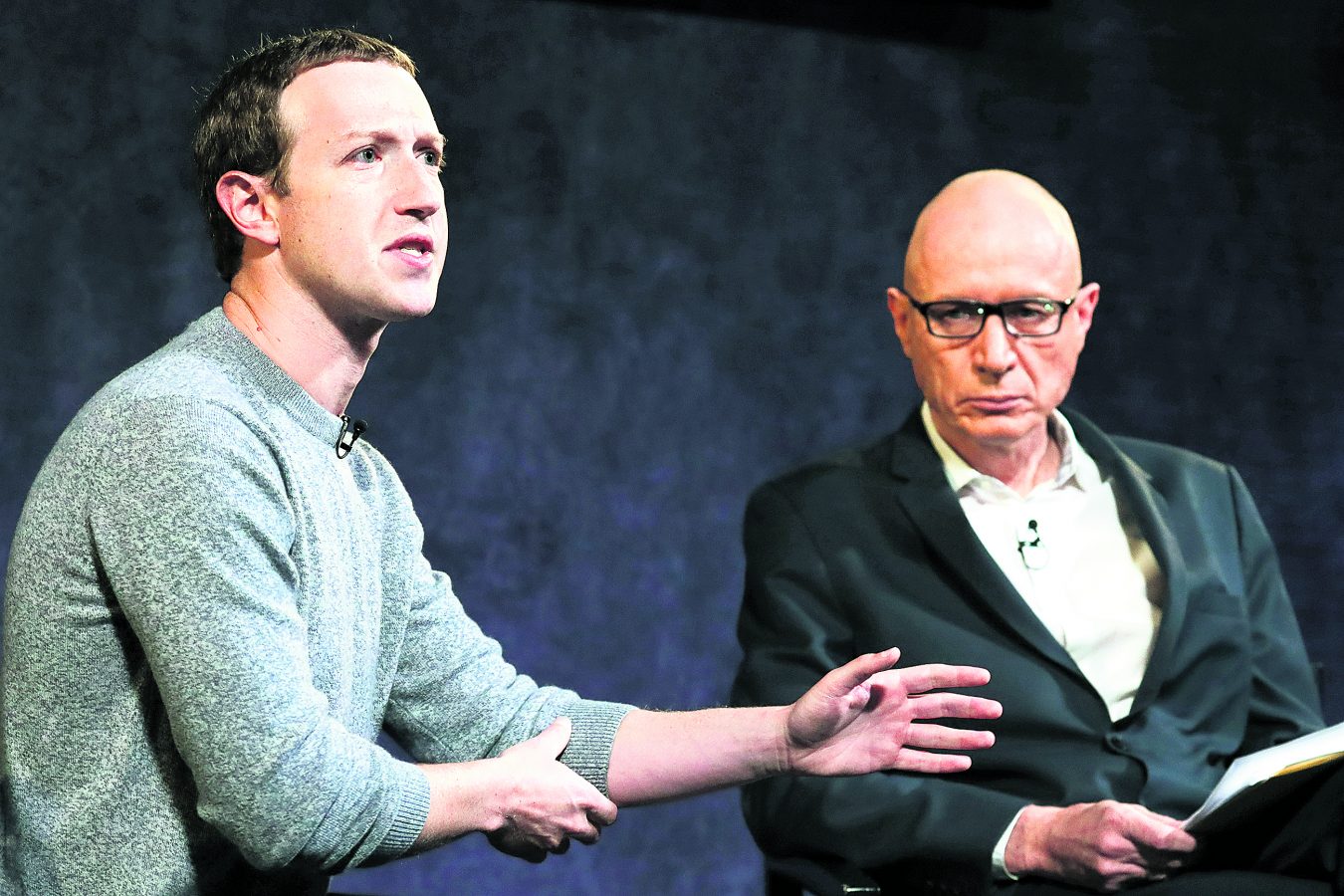 Facebook CEO'su Mark Zuckerberg ve Robert Thomson