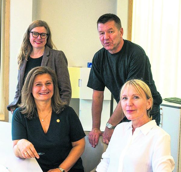 İşte Prof. Heggernes’in seçime birlikte girdiği ekip arkadaşları: Soldan sağa; Annelin Erikjen, Gottfried Greve, Margareht Hagen