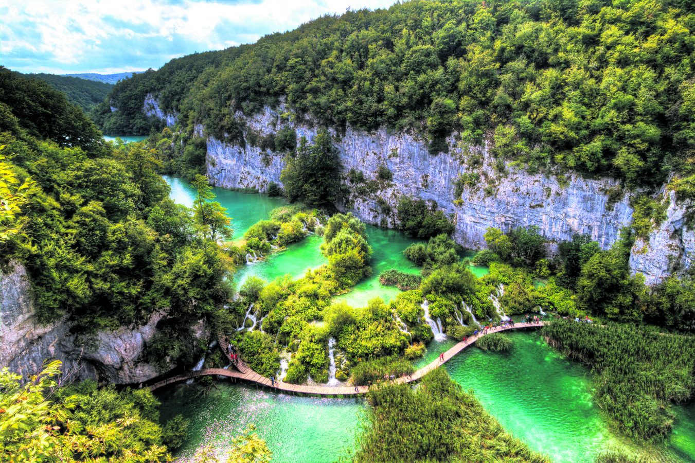 Plitvice, 1949 yılında milli park statüsü kazanmış ve 1979 yılında UNESCO’nun Dünya Mirası Listesi’ne girmiş.