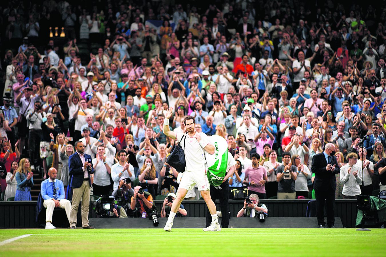 Andy Murray da ıslak çime “takıldı.”