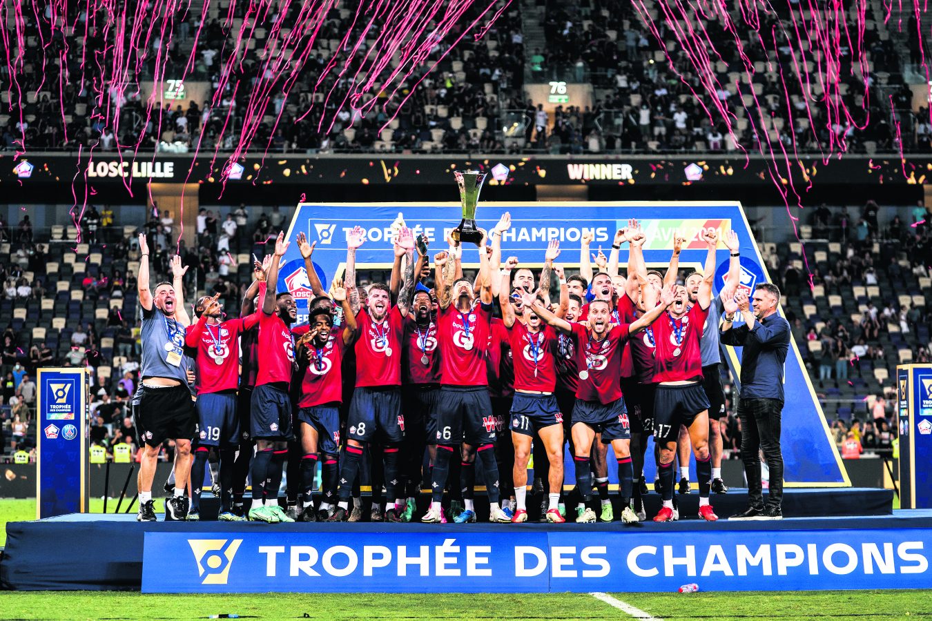 Lille Fransa’da 10 yıl aradan sonra şampiyonluk ipini göğüslerken, bu başarıda milli futbolcular Yusuf Yazıcı, Burak Yılmaz ve Zeki Çelik’in performansları önemli katkı sağladı.