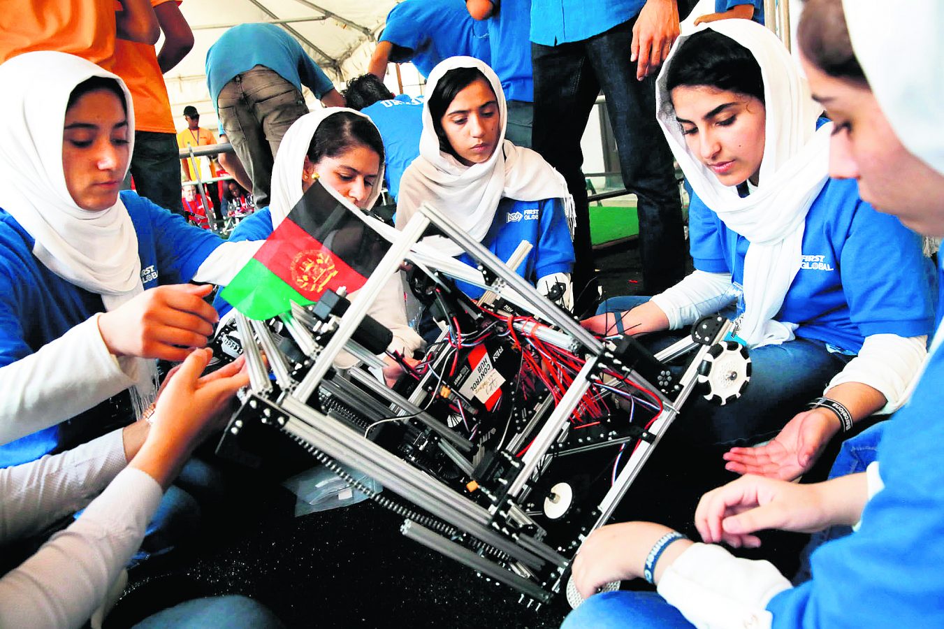 Ülkeden kaçmayı başaramayan Afgan Robotik Takımı, Kanada’dan yardım bekliyor.