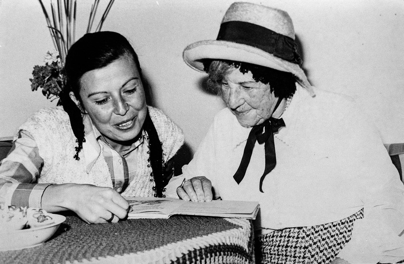 İngiliz asıllı ünlü gezgin ve seyahat yazarı Freya Stark (1893-1993) Bodrum’a her gelişinde Hatice Öğretmen’den Türkçe dersleri almış.