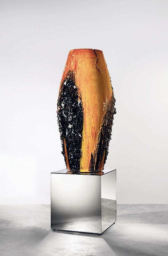 Dirimart, Anselm Reyle, Fires of Creations, 2018, sırlı seramik, ayna kaidesi, 165 cm, 82,5 cm, kaide, 75 x 70 x 70