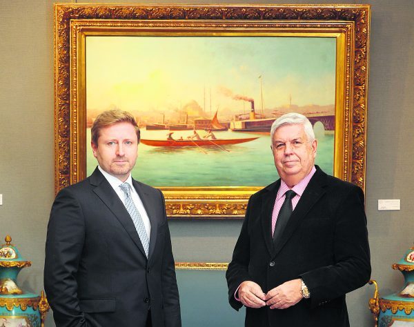 Artam Antik A.Ş. CEO’su Olgaç Artam ile Kurucusu ve Yönetim Kurulu Başkanı Turgay Artam.
